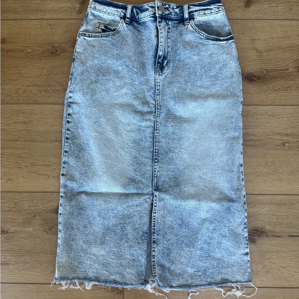 Stylish Blue Denim Midi Skirt